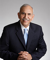 Dr. Max Castillo