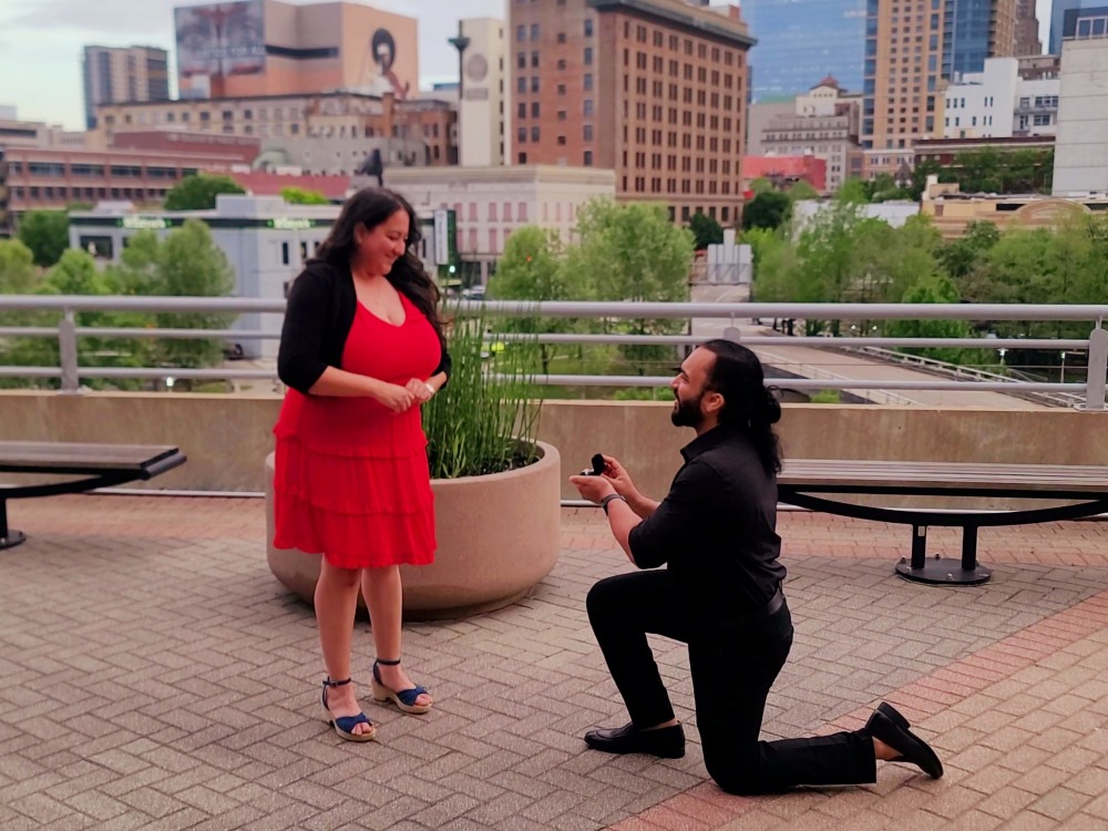 Fardin Ahmed proposing to Carolina Hernandez on the South Deck of the UHD campus